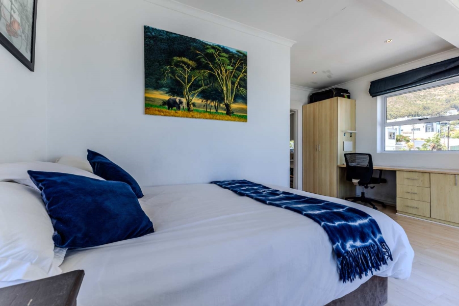 To Let 4 Bedroom Property for Rent in Fresnaye Western Cape